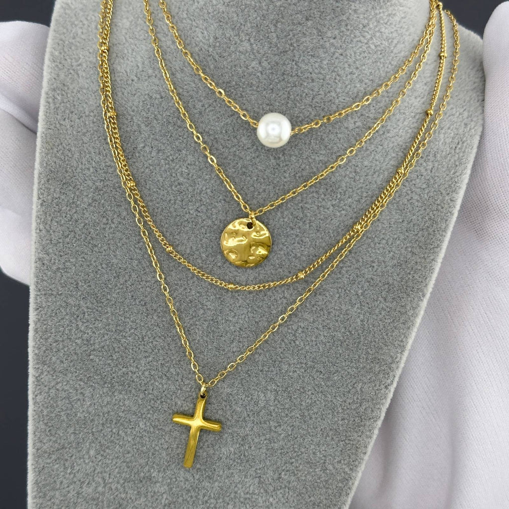 Layered Minimalist pearl pendant necklace in 18K gold-plated stainless steel.