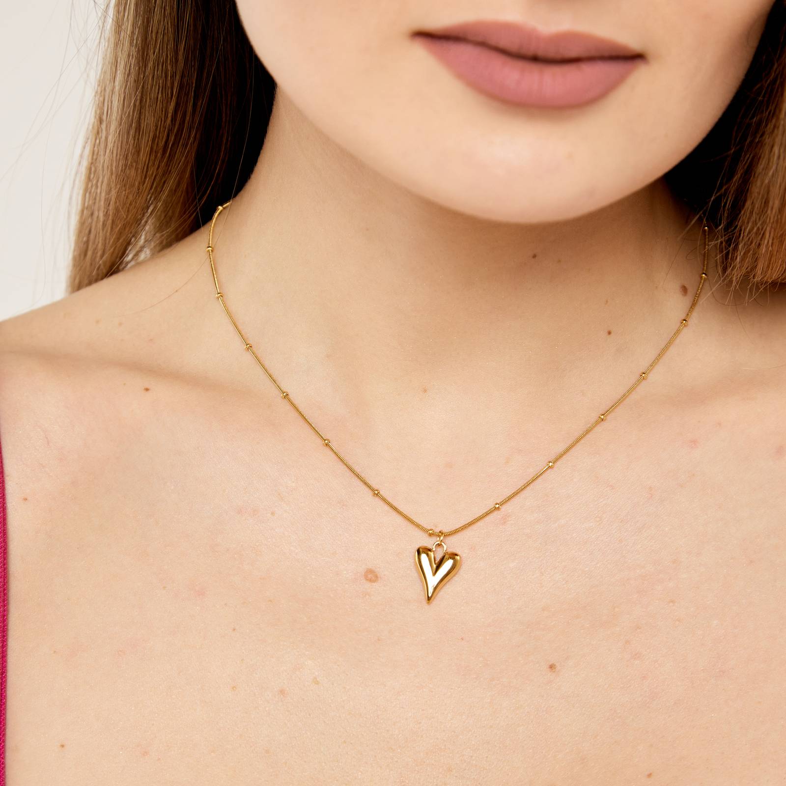 Open heart pendant necklace in 18K gold-plated stainless steel with a minimalist romantic design.